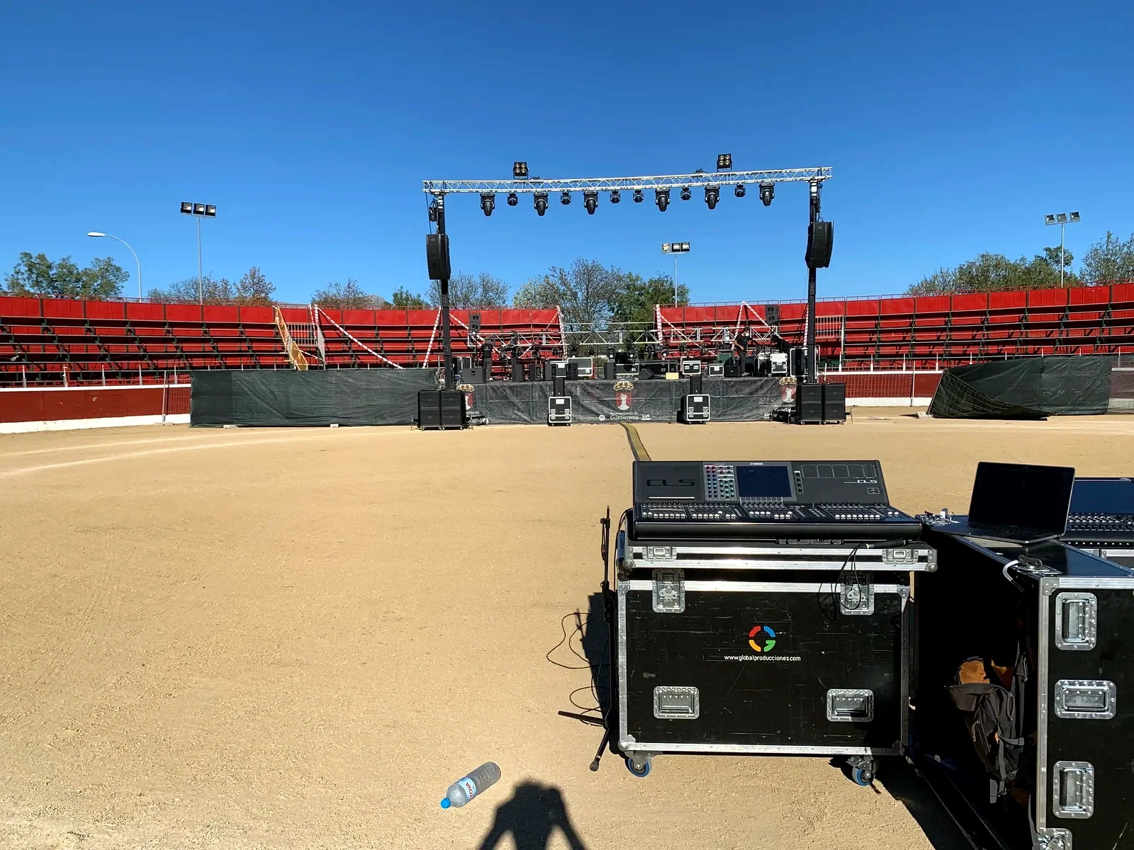 Montaje de escenario y rigging de sonido para evento en Ibiza — DecibelSea