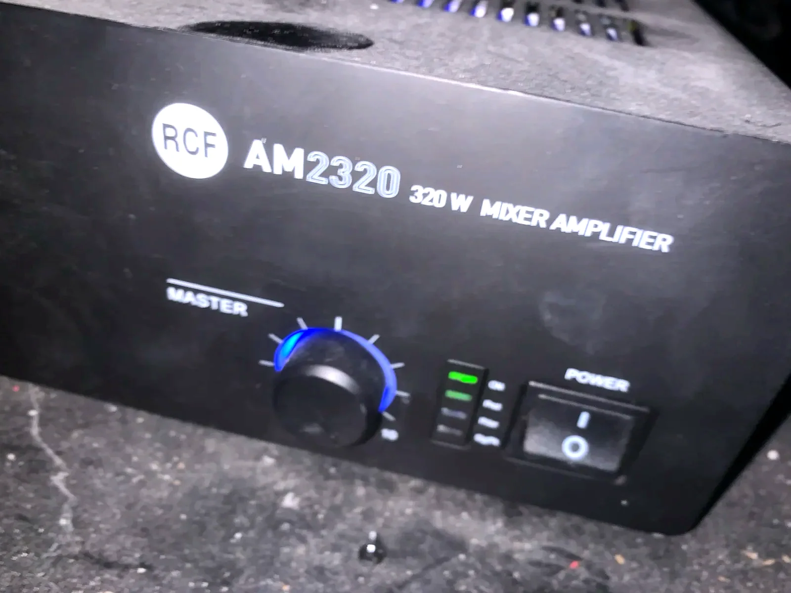Etapa de potencia RCF instalada en un local de Ibiza